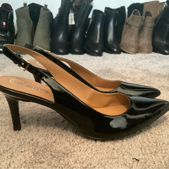 Calvin Klein - Picture 1 of 5